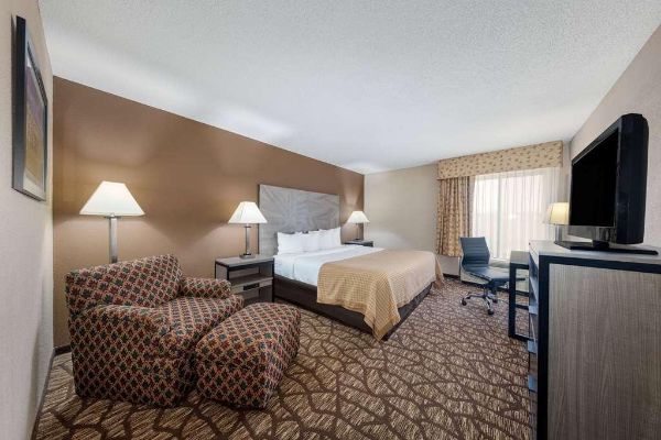 BAYMONT SUITES LAWRENCE (Lawrence)